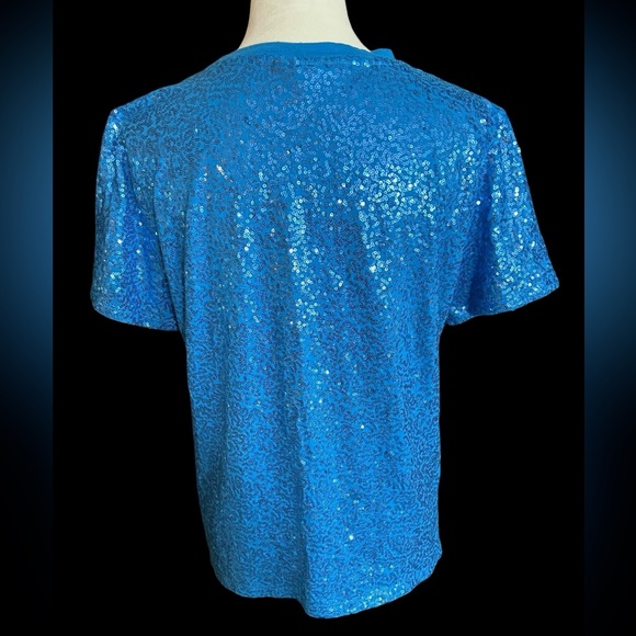 Show stopping DNKY sequined t-shirt in teal/blue. - Picture 2 of 8